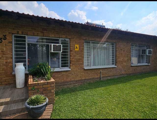 4 BEDROOM HOUSE TO LET IN VAALPARK